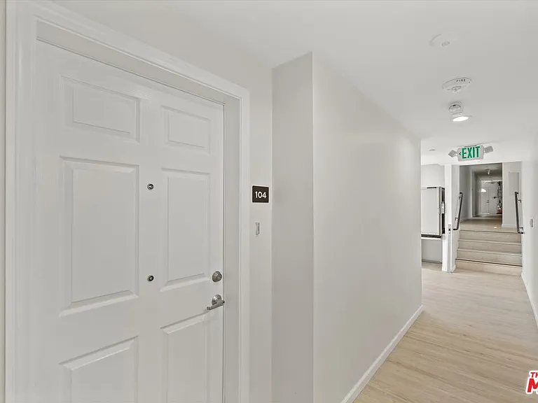 1409 N Hobart Blvd #104 — Photo 5