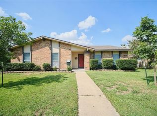 838 Pinoak Dr, Grand Prairie, TX 75052