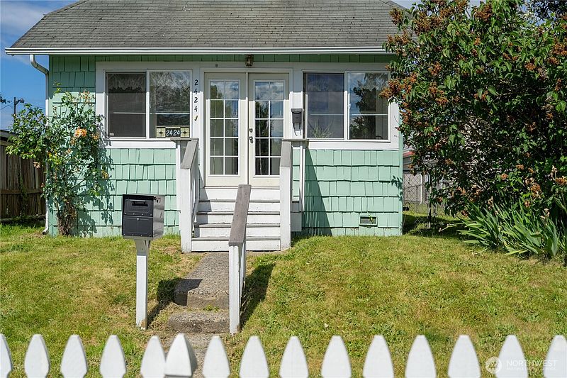 3rd image of 2424 Cleveland Avenue