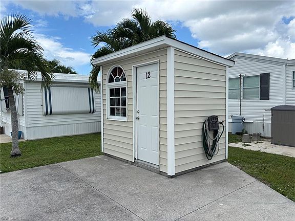 3rd image of 12 Pearl DR