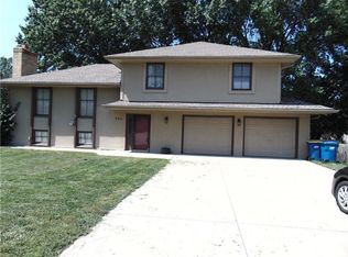 904 N Forest Ln, Liberty, MO 64068