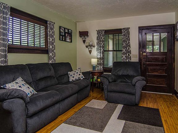 3rd image of 1281 Shawano Ave