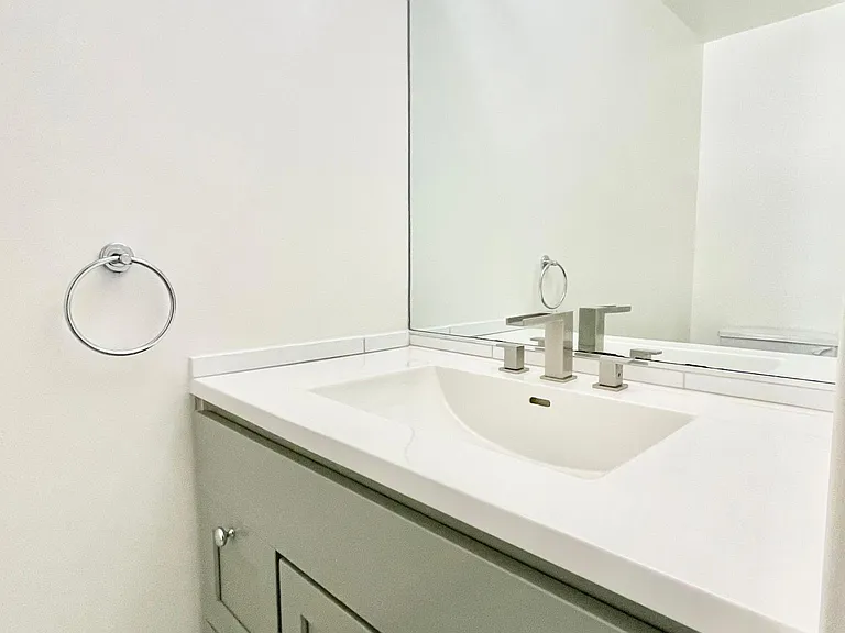 221 Clara St #10 — Photo 11