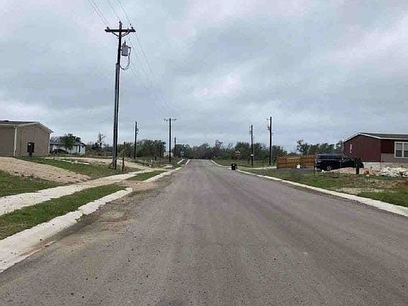 2nd image of 105 Plumeria Dr