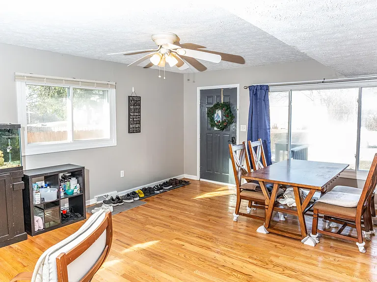 22582 Albion Ave — Photo 30