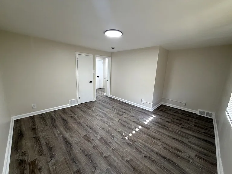3030 Essex Rd — Photo 6