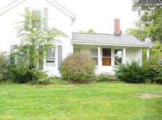 13750 Carlton St, Burton, OH 44021
