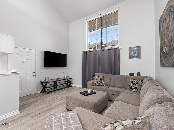 5th image of 11150 Glenoaks Blvd Unit 38
