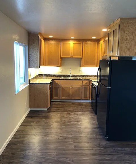 Shangri-La Apartments — Photo 13
