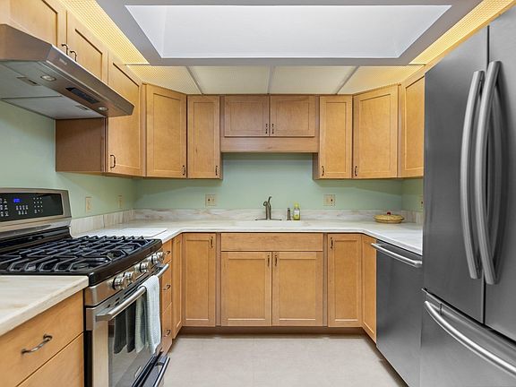 3rd image of 2174 Hammond Pl E