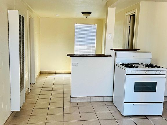 5th image of 926 N Tornillo St #8