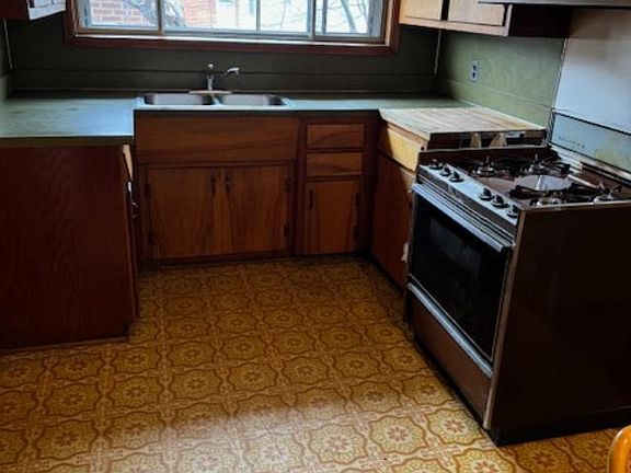 5th image of 8443 Winston Ln