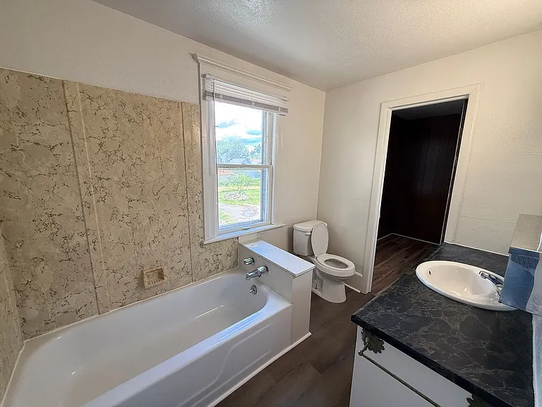 612 Lansing Ave — Photo 15