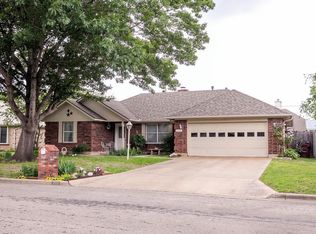 709 Martin St, Bonham, TX 75418