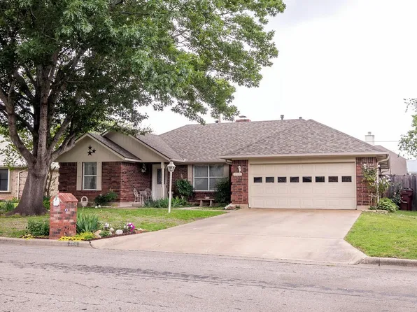 709 Martin St, Bonham, TX 75418