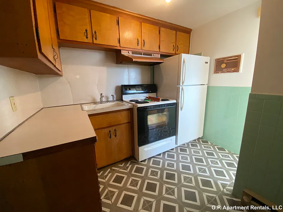 79 Essex St #33