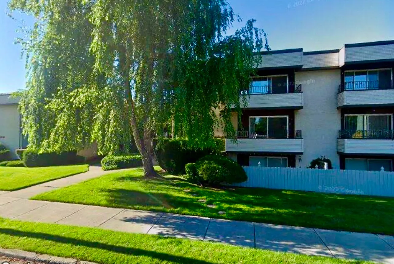 2715 W Euclid Ave — Photo 1