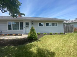 11 Silver Birch Ln, Levittown, PA 19055