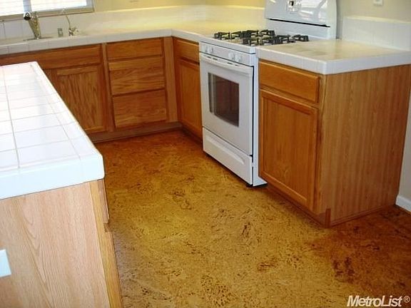 3rd image of 850 Lighthouse Dr