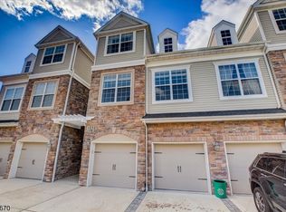 104 Welsh Pl, Morris Plains, NJ 07950