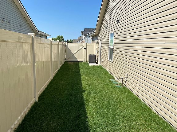 3rd image of 1025 S Mayhew Ln