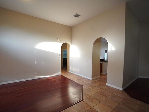 2nd image of 3193 Farland Dr