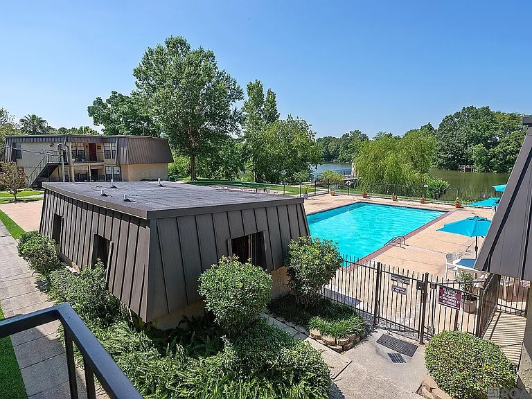 10300 W Winston Ave #6 — Photo 11