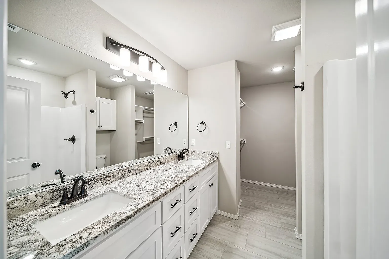 3 bed, 2.5 bath, 1200 sqft, $1,499 — Photo 2