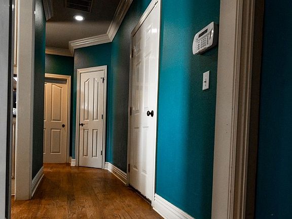 3rd image of 3607 Riverwood Pl