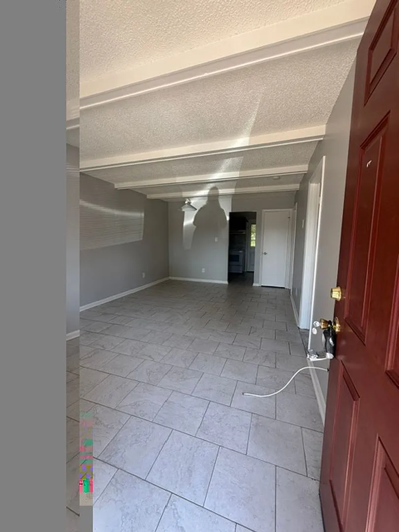 Greenbriar Apartments — Photo 1