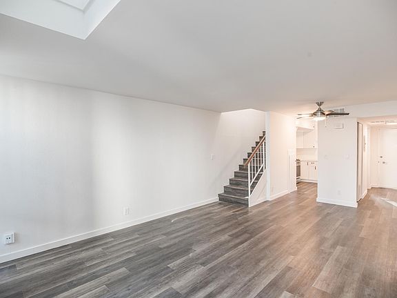 4th image of 12659 Moorpark St APT 7