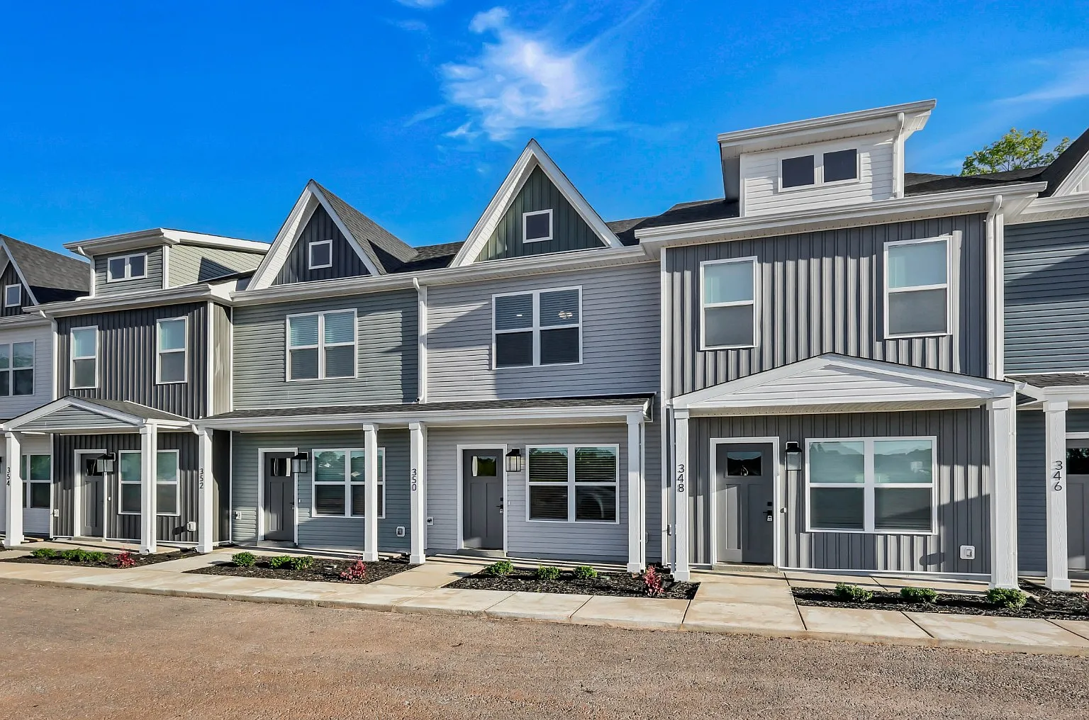 2 bed, 2.5 bath, 1353 sqft, $1,395 — Photo 3