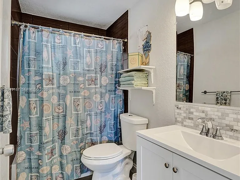 3730 SW 47th Ct — Photo 16