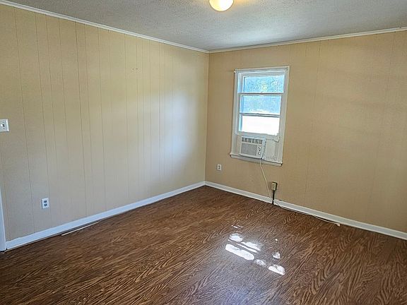 2nd image of 160 Pine St