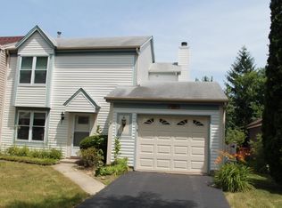 98 Bedford Rd, Mundelein, IL 60060