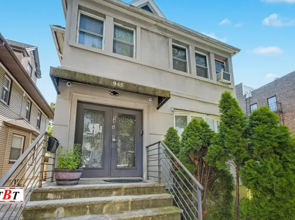 945 East 15th Street image 2 of 34