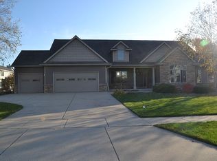 3052 Twin Lakes Dr, Jenison, MI 49428