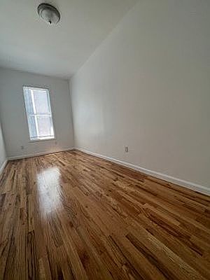 3rd image of 48 Diamond St Floor 3