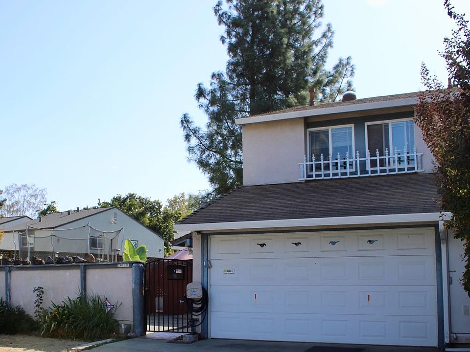 1st image of 206 Carlyle Ct