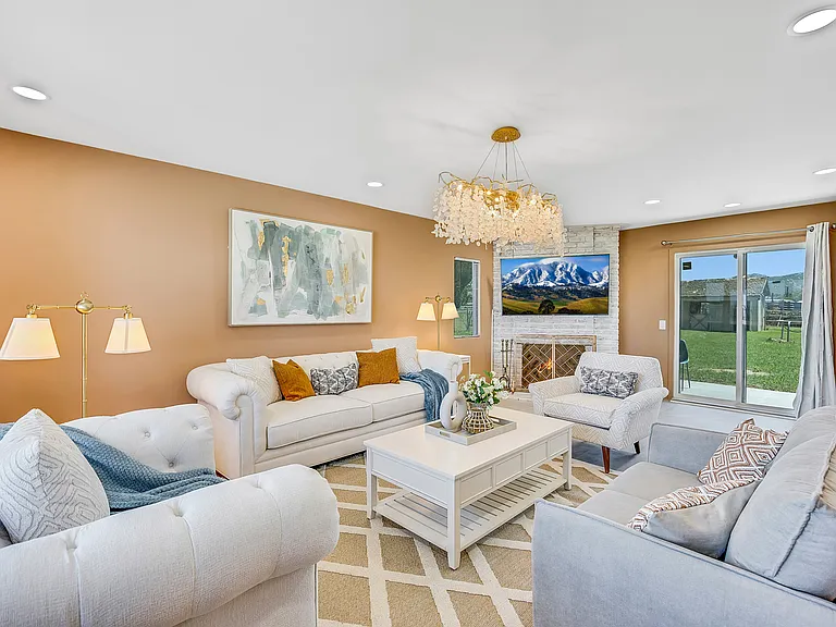 1080 River Dr — Photo 11