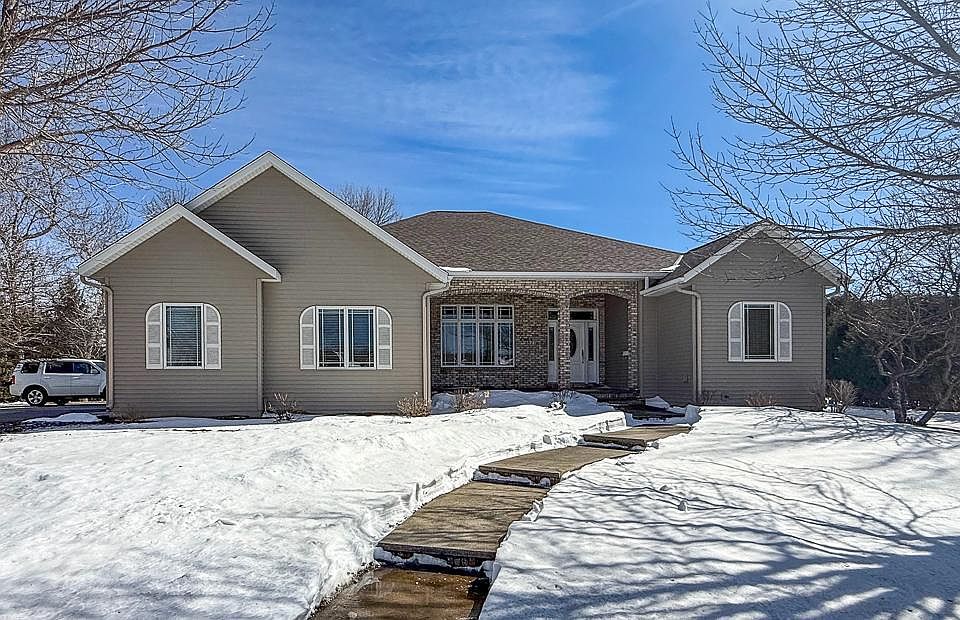 1st image of 821 Cullen Cir