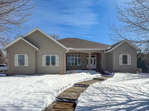 821 Cullen Cir, Marshall, MN 56258