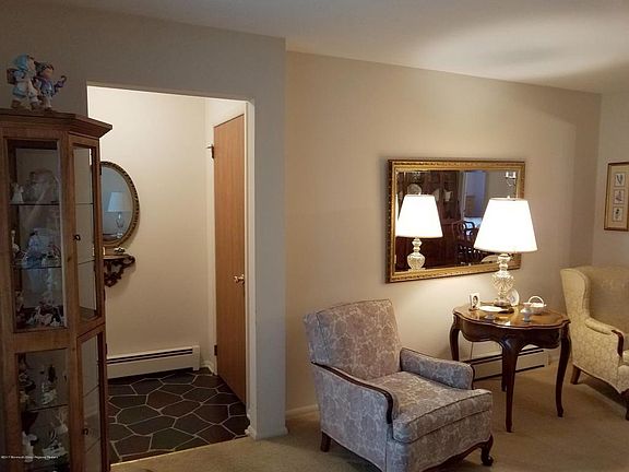 4th image of 38 Zeeland Dr