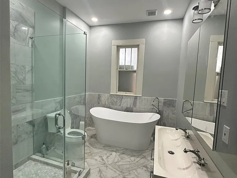 2206 Bernardo De Galvez Ave — Photo 5