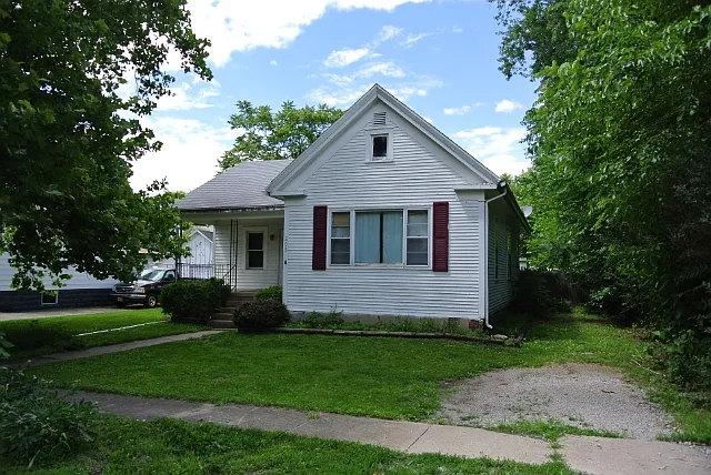 208 E 5th St photo 1