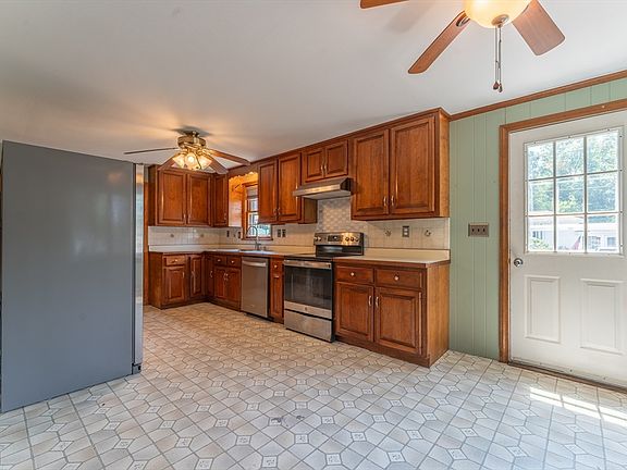 5th image of 64 Bancroft St