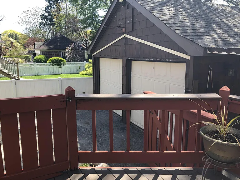 30 Nassau Rd — Photo 24