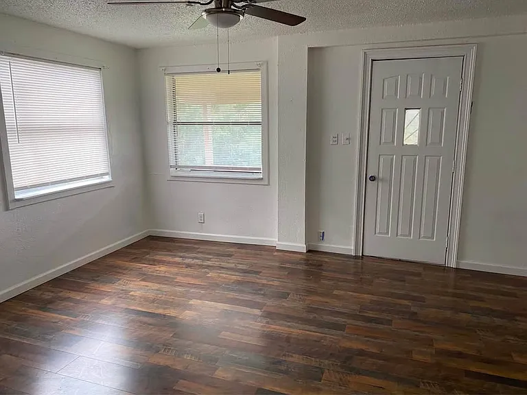 305 Downs Dr — Photo 22