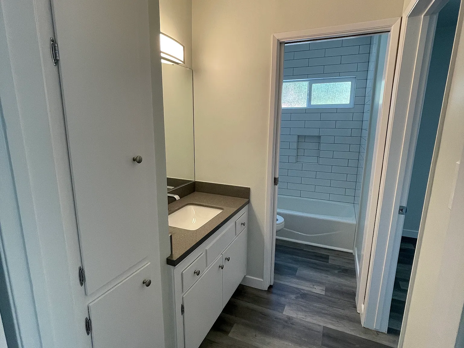 La Vannessa Apartments — Photo 3