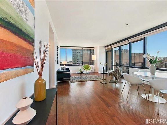 5th image of 260 King St Unit 1019